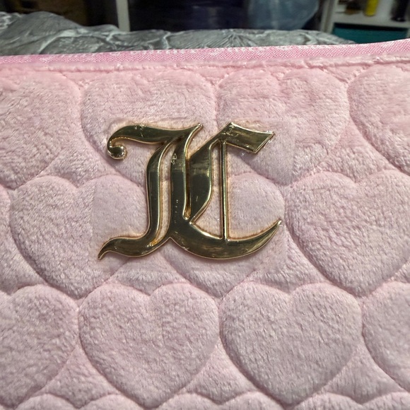 Juicy Couture Pink Heart Cosmetic Bag with Gold Logo - Picture 2 of 5